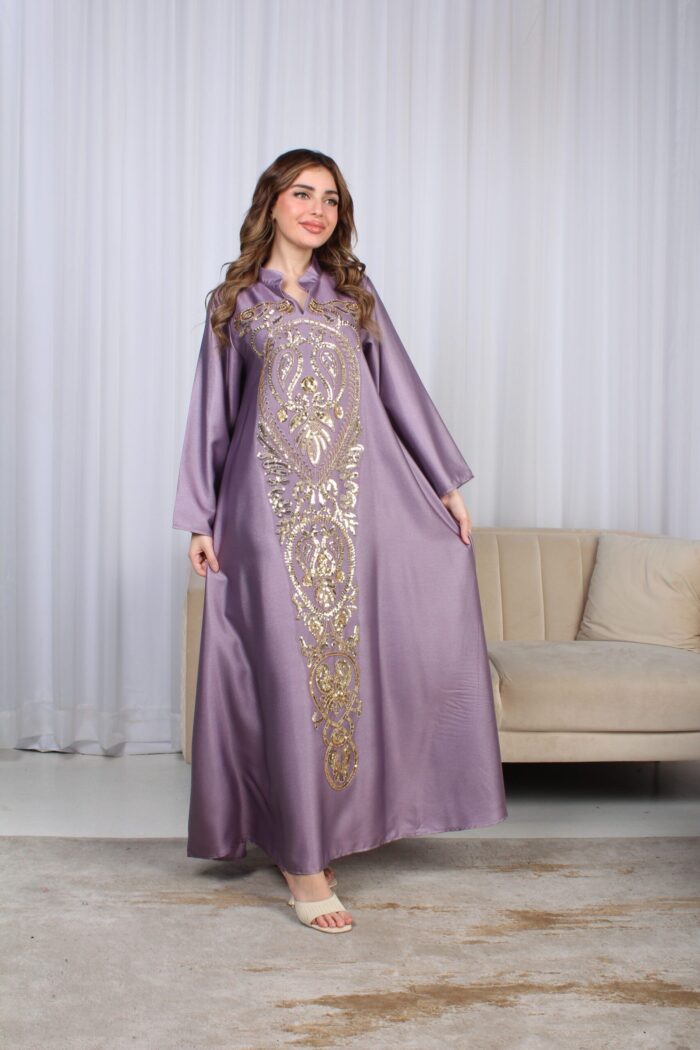 ⁦جلابية موف وترتر ذهبي خليجيه بياقة و شك⁩ - الصورة ⁦3⁩