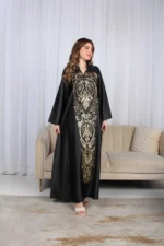⁦جلابية أسود وترتر ذهبي خليجيه بياقة و شك⁩ - الصورة ⁦3⁩