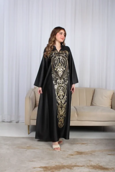 ⁦جلابية أسود وترتر ذهبي خليجيه بياقة و شك⁩ - الصورة ⁦3⁩