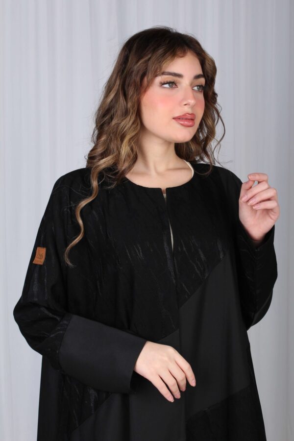 ⁦عباية فاخرة بتصميم راقٍ يجمع بين الأناقة والتميز⁩ - الصورة ⁦11⁩