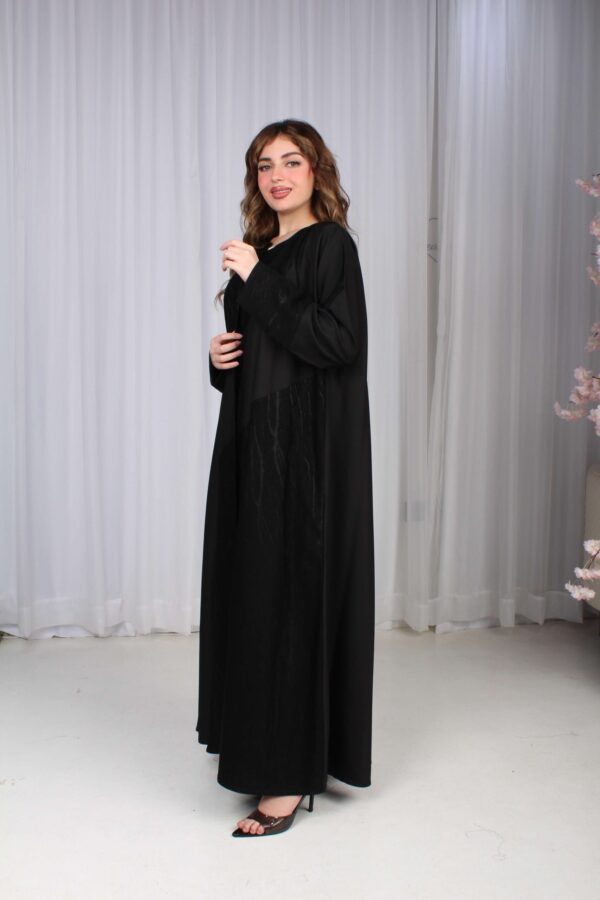 ⁦عباية فاخرة بتصميم راقٍ يجمع بين الأناقة والتميز⁩ - الصورة ⁦6⁩