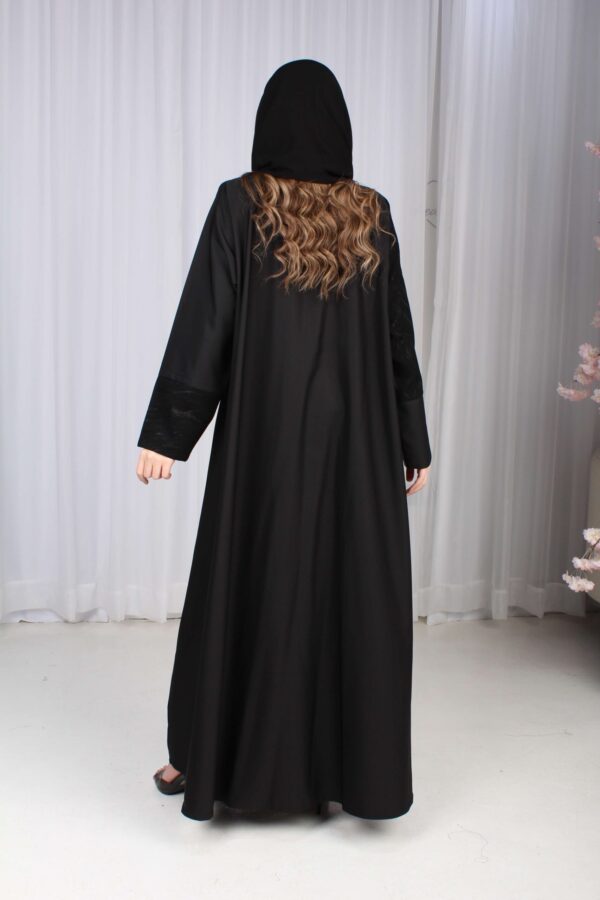 ⁦عباية فاخرة بتصميم راقٍ يجمع بين الأناقة والتميز⁩ - الصورة ⁦9⁩