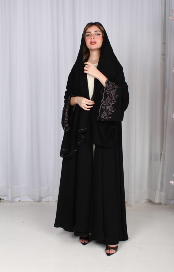 ⁦عباية بتطريز نحاسي في اكمام ورق شجرة⁩ - الصورة ⁦8⁩