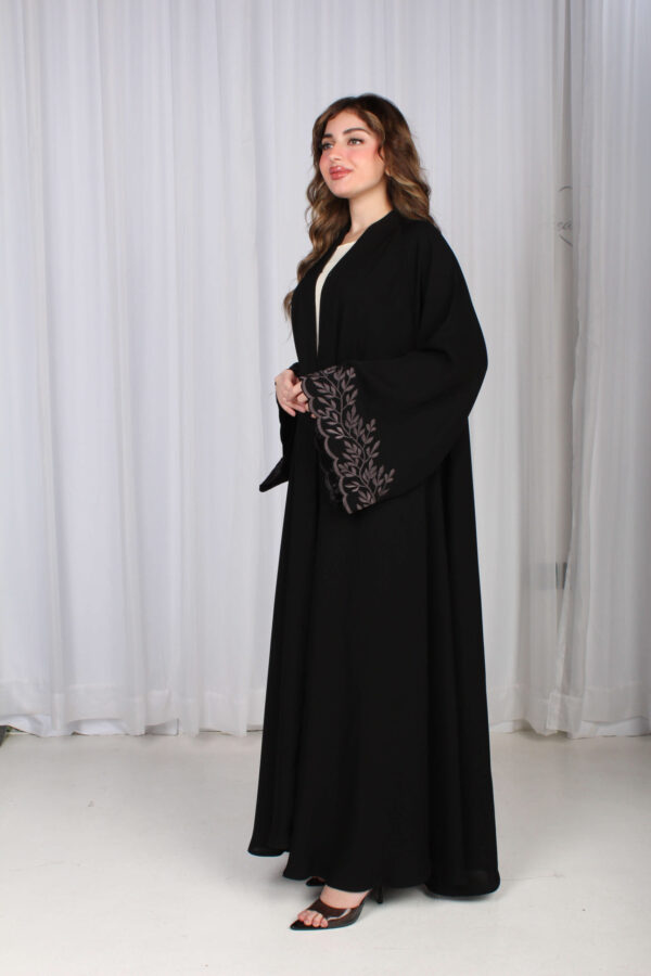 ⁦عباية بتطريز نحاسي في اكمام ورق شجرة⁩ - الصورة ⁦11⁩