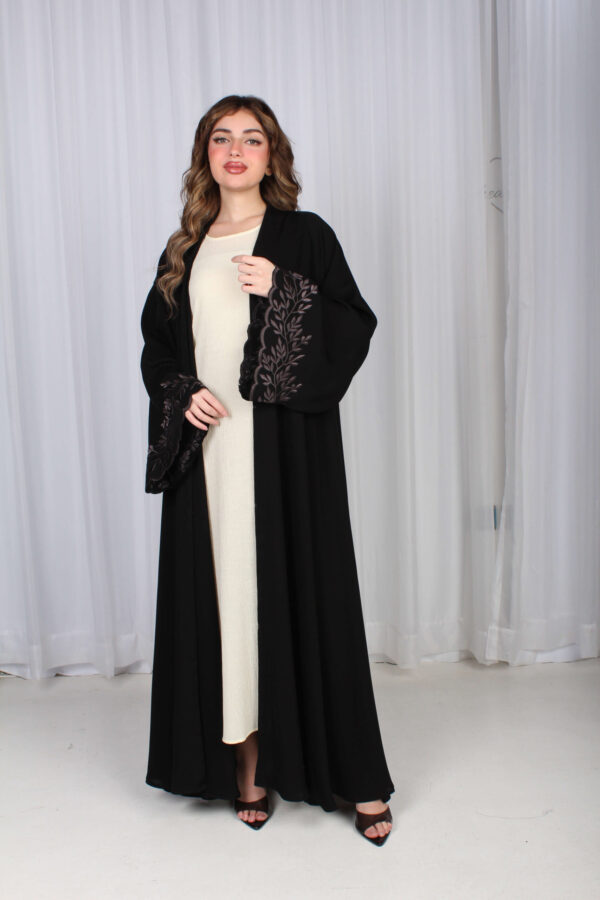 ⁦عباية بتطريز نحاسي في اكمام ورق شجرة⁩ - الصورة ⁦12⁩