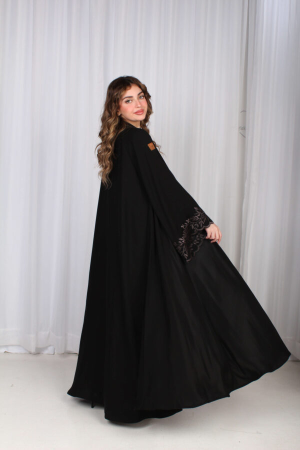 ⁦عباية بتطريز نحاسي في اكمام ورق شجرة⁩ - الصورة ⁦13⁩