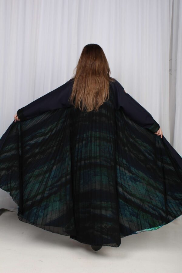 ⁦عباية كسرات شيفون كحلي جاكار كتف⁩ - الصورة ⁦5⁩