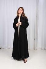 ⁦عباية تيجان ملكية بشك أسود⁩ - الصورة ⁦9⁩