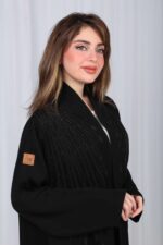 ⁦عباية تيجان ملكية بشك أسود⁩ - الصورة ⁦3⁩