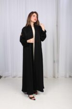 ⁦عباية تيجان ملكية بشك أسود⁩ - الصورة ⁦4⁩