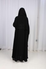 عباية فريده بشك اسود مخفي
