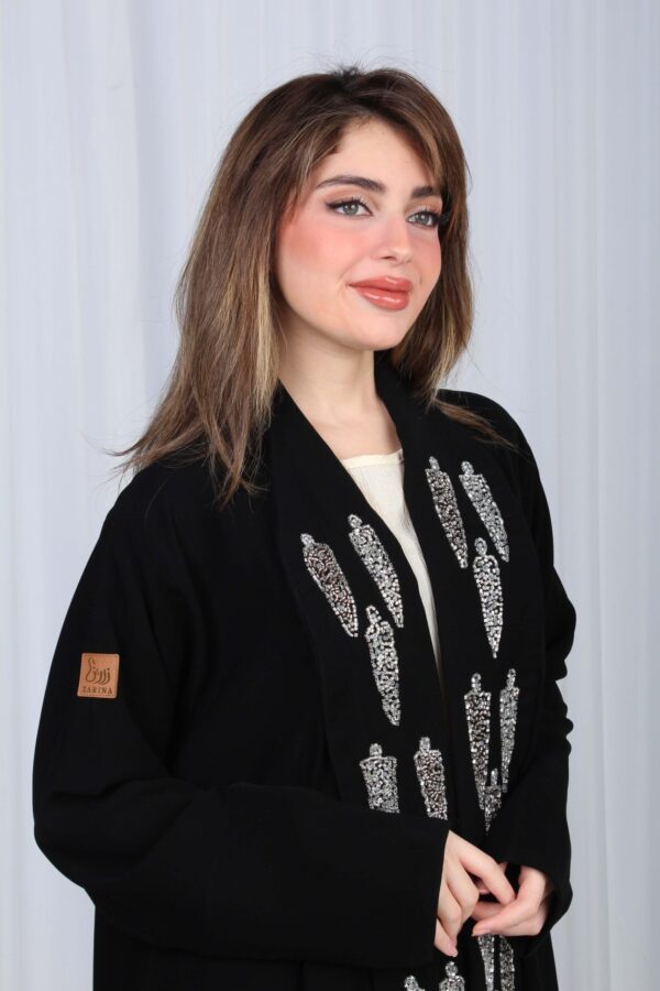 ⁦عباية فلري بشك وخرز الأبيض⁩ - الصورة ⁦2⁩