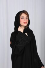 ⁦عباية الوشاح محدد بخط كحلي في الأكمام بشك و تطريز أسود⁩ - الصورة ⁦2⁩