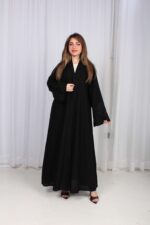 ⁦عباية الوشاح محدد بخط كحلي في الأكمام بشك و تطريز أسود⁩ - الصورة ⁦9⁩