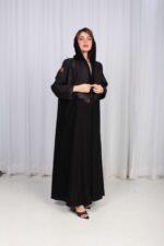 ⁦عباية بتصميم V شك اسود مع نحاسي مخفي⁩ - الصورة ⁦8⁩