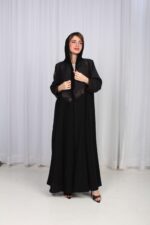 ⁦عباية بتصميم V شك اسود مع نحاسي مخفي⁩ - الصورة ⁦4⁩