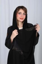 ⁦عباية بتصميم V شك اسود مع نحاسي مخفي⁩ - الصورة ⁦2⁩
