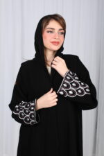 عباية بليزر بدون ياقة ورد بشك ابيض و موف