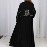 عباية بشك رمادي خلفي محدد من الاكتاف بشكل مخفي