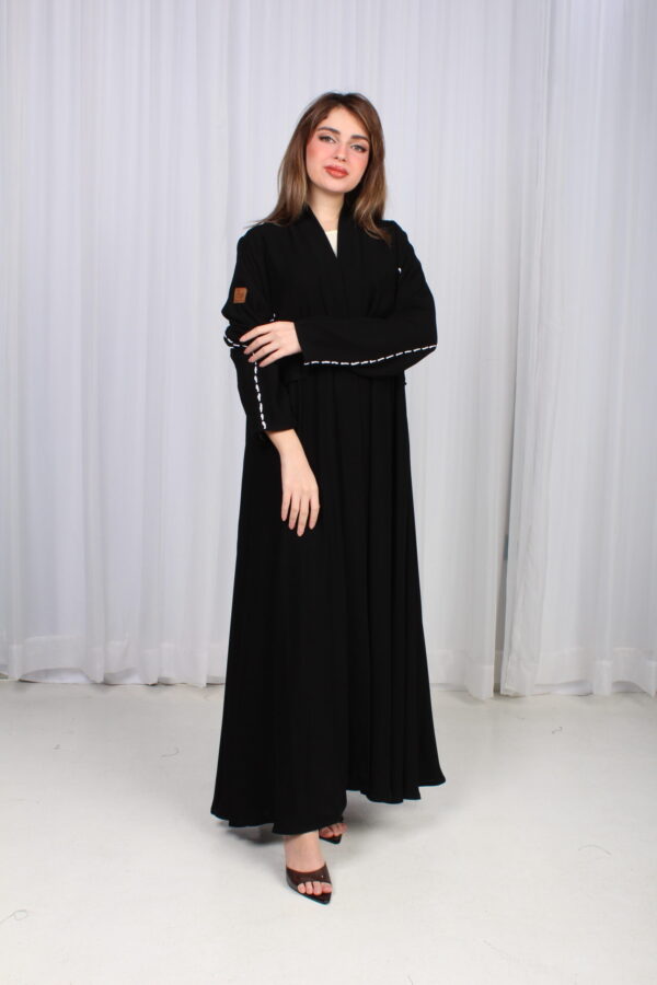 ⁦عباية بشك رمادي خلفي محدد من الاكتاف بشكل مخفي⁩ - الصورة ⁦2⁩