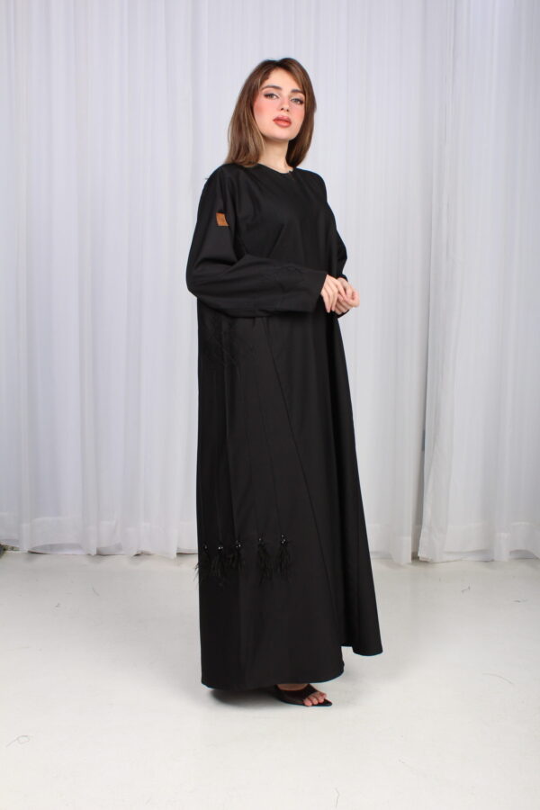 ⁦عباية ريش اسود و قيطان من اجناب⁩ - الصورة ⁦7⁩