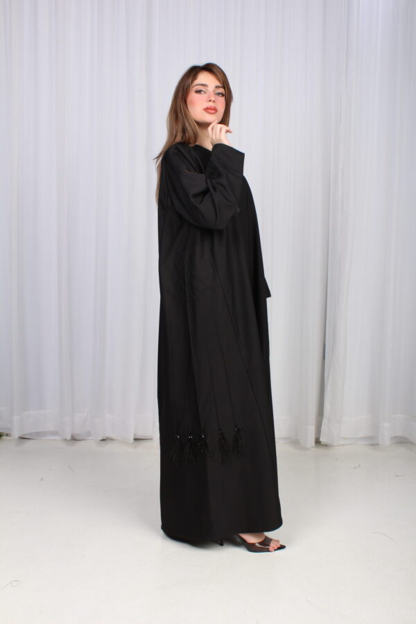 ⁦عباية ريش اسود و قيطان من اجناب⁩ - الصورة ⁦6⁩