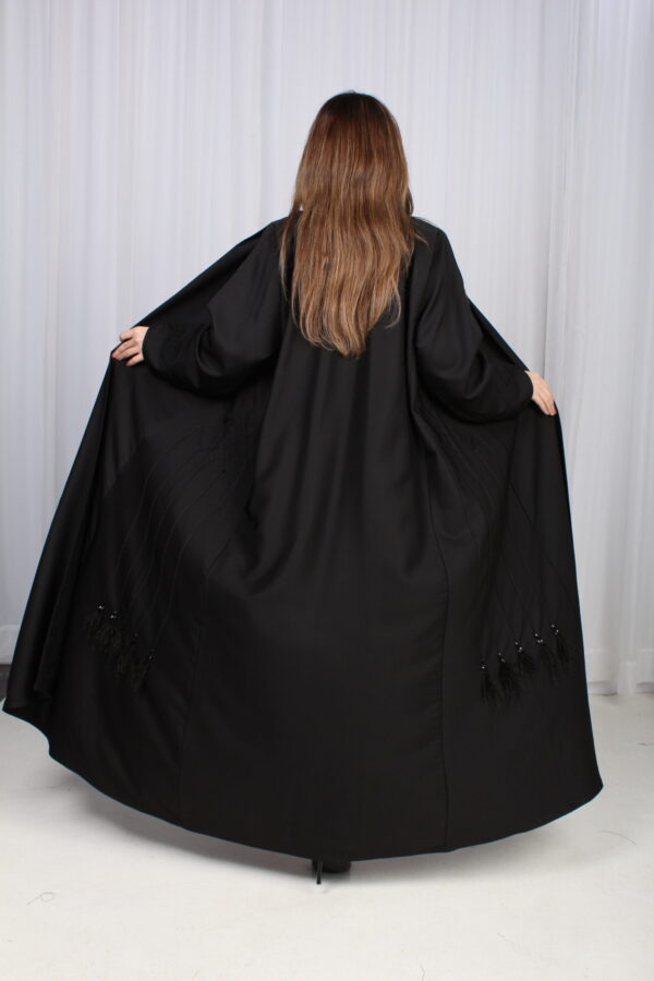 ⁦عباية ريش اسود و قيطان من اجناب⁩ - الصورة ⁦5⁩