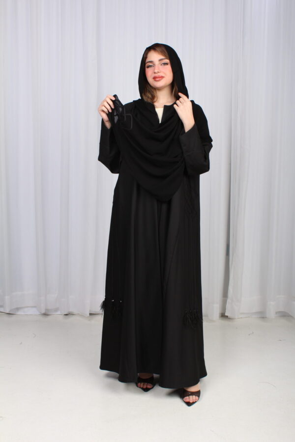 ⁦عباية ريش اسود و قيطان من اجناب⁩ - الصورة ⁦4⁩