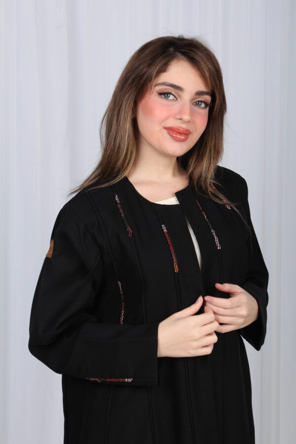 ⁦عباية كتف سلطانه محددة بدقات ملونه مميزة⁩ - الصورة ⁦11⁩