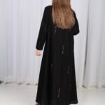 عباية كتف سلطانه محددة بدقات ملونه مميزة