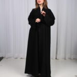 عباية الوشاح محدد بخط موف في الأكمام بشك و تطريز أسود