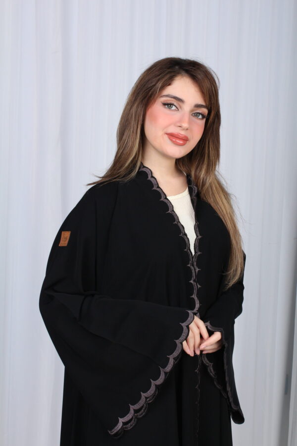 ⁦عباية لوسيندا شك نحاسي على اطراف عباية⁩ - الصورة ⁦4⁩