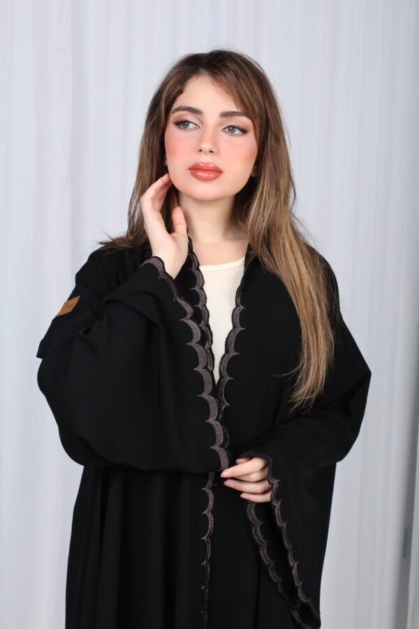 ⁦عباية لوسيندا شك نحاسي على اطراف عباية⁩ - الصورة ⁦9⁩