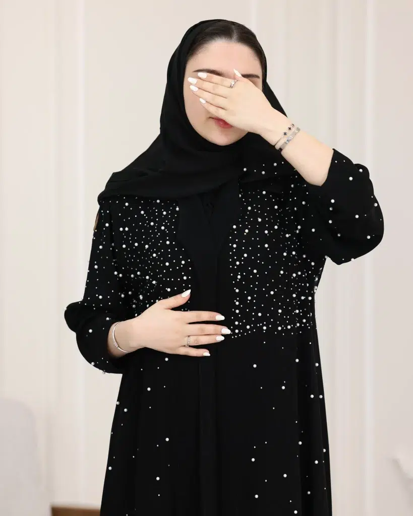 عباية لوسين باللؤلؤ الأبيض