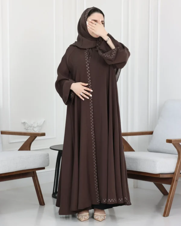 ⁦عباية آية كلوش جملي بتطريز شك مخفي⁩ - الصورة ⁦3⁩