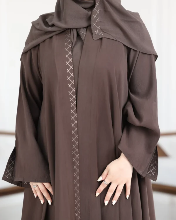 ⁦عباية آية كلوش جملي بتطريز شك مخفي⁩ - الصورة ⁦7⁩