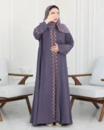 ⁦عباية موف كلوش بقماش باربي بتطريز لون بنك⁩ - الصورة ⁦7⁩