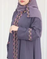 عباية موف كلوش بقماش باربي بتطريز لون بنك