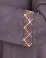 ⁦عباية موف كلوش بقماش باربي بتطريز لون بنك⁩ - الصورة ⁦8⁩