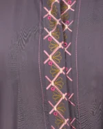 ⁦عباية موف كلوش بقماش باربي بتطريز لون بنك⁩ - الصورة ⁦10⁩