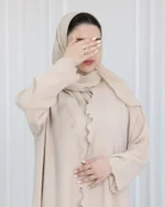 ⁦عباية بيج محددة بفصوص⁩ - الصورة ⁦8⁩