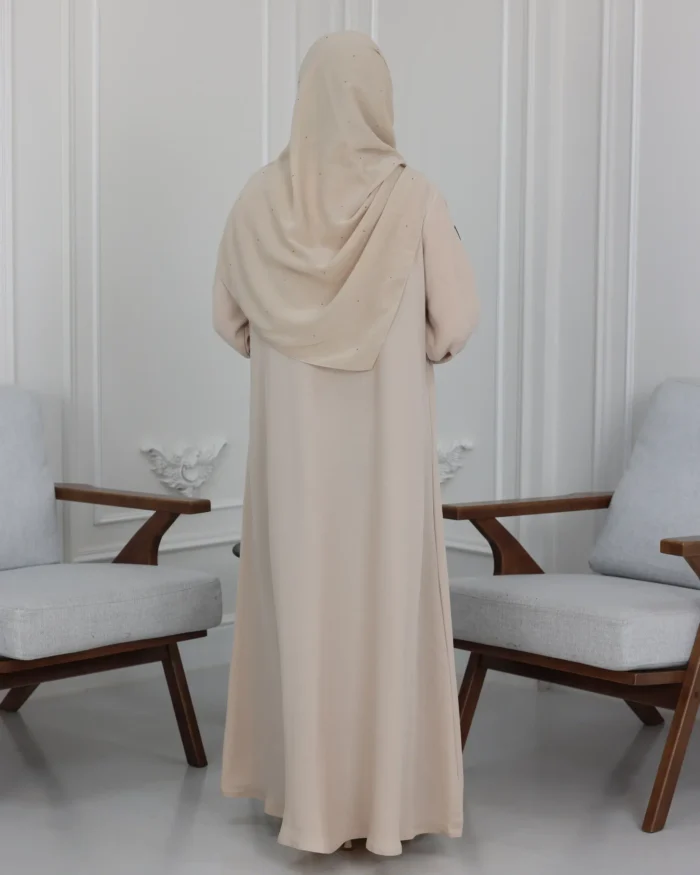 ⁦عباية بيج محددة بفصوص⁩ - الصورة ⁦4⁩