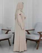 ⁦عباية بيج محددة بفصوص⁩ - الصورة ⁦6⁩