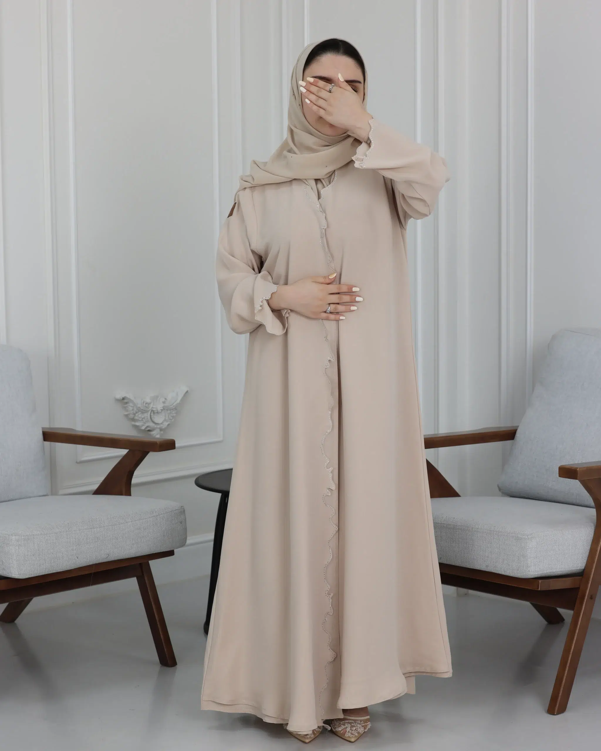 ZA-0794 (8) عباية بيج محددة بفصوص - الصورة 1