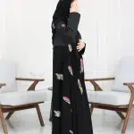 عباية حنين كلوش كامل بقماش كريب الابداع مع طرحه مطرزه