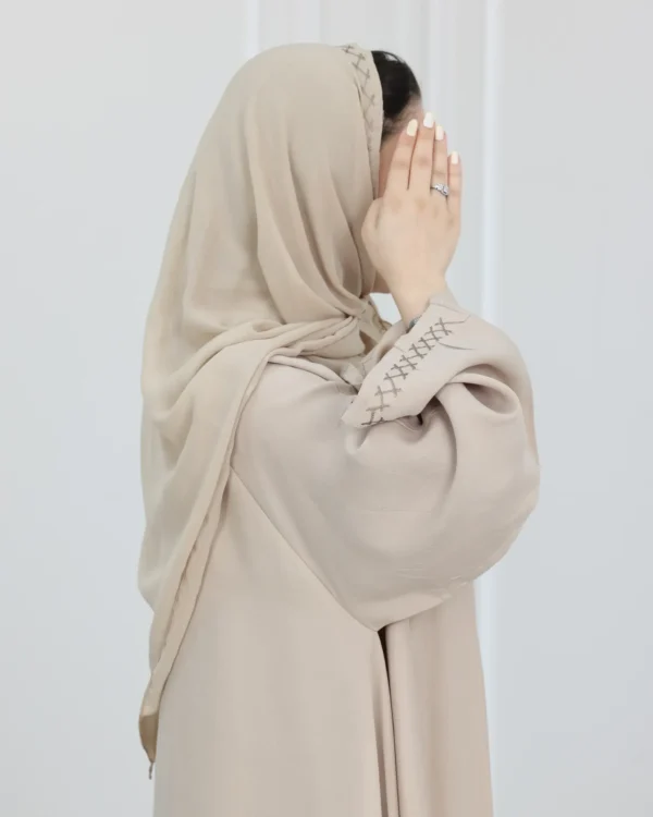 ⁦عباية كلوش اية بيج بتطريز شك مخفي⁩ - الصورة ⁦3⁩