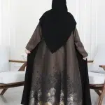 عباية لميس جاكار بني من الخلف مرسومة بورود