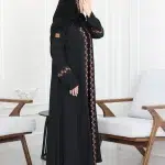 عباية اسود كلوش بقماش باربي بتطريز لون بنك