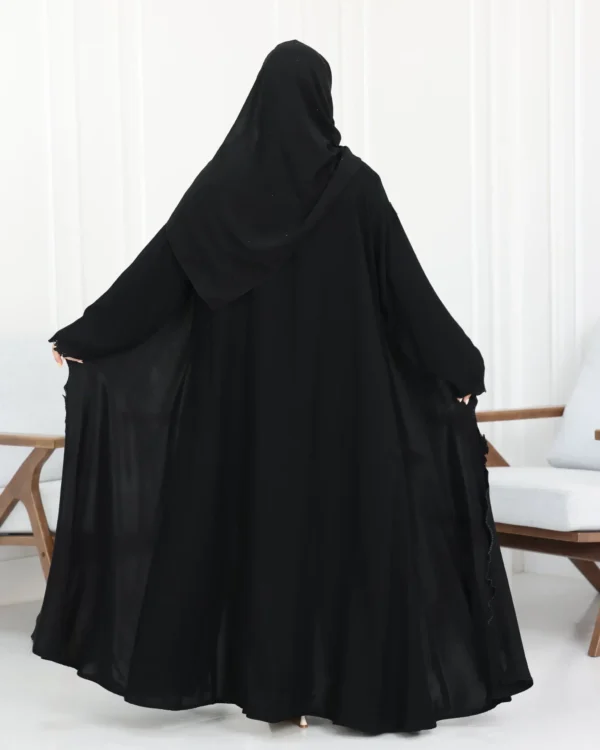 ⁦عباية اسود محددة بفصوص⁩ - الصورة ⁦8⁩