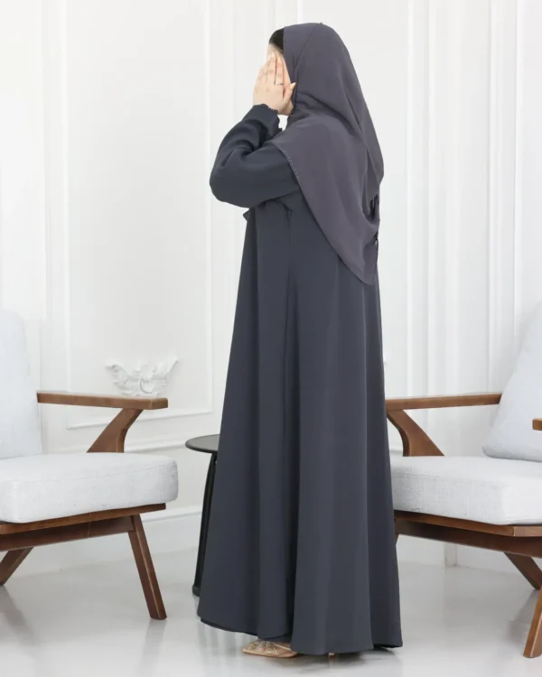⁦عباية رمادي محددة بفصوص⁩ - الصورة ⁦6⁩